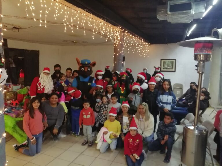 Entregó Caravana Navideña de la FGE 800 regalos en colonias de Ciudad Juárez