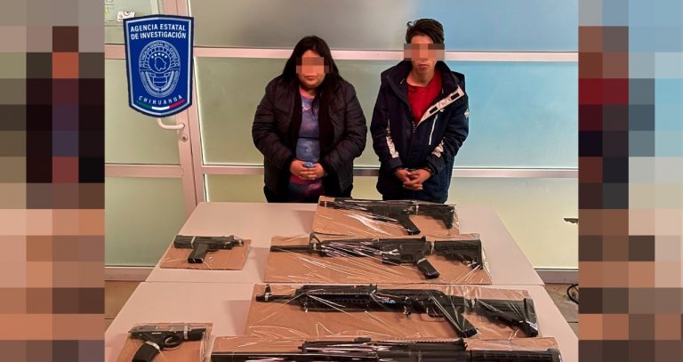 Detiene AEI a dos jóvenes que portaban 3 armas largas y 3 cortas en calles de Ciudad Juárez