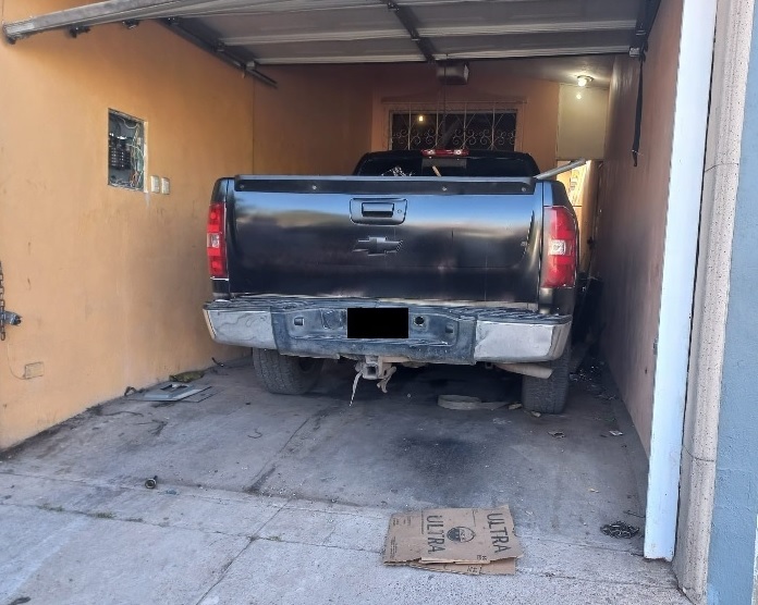 Asegura FZC vehículo con reporte de robo durante cateo en la colonia San Felipe