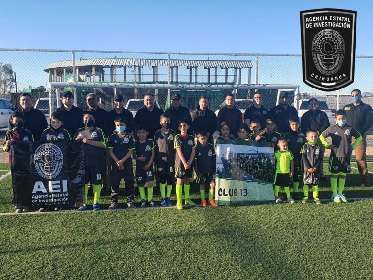 Convive personal de la AEI Noroeste con niños futbolistas de Nuevo Casas Grandes