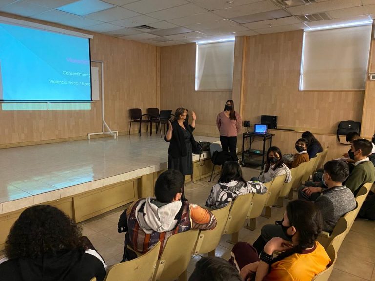 Ofrece FEM plática preventiva sobre acoso y abuso sexual a estudiantes del Cbtis 128 de Ciudad Juárez