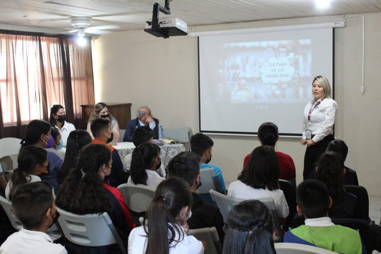 Imparten plática “Soy Legal” a alumnos de primaria en Cuauhtémoc