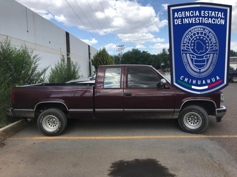 Detienen en Cuauhtémoc a dos en posesión de vehículo robado en Chihuahua