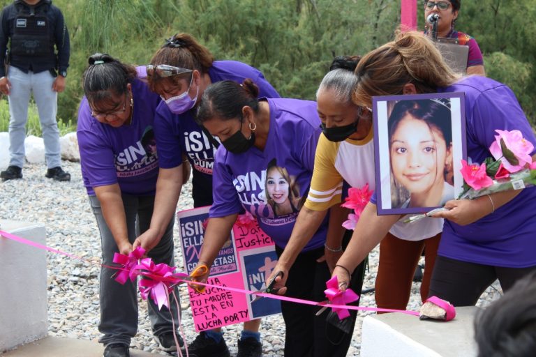 Acompaña FEM a familias víctimas de feminicidio en Memorial de Arroyo el Navajo