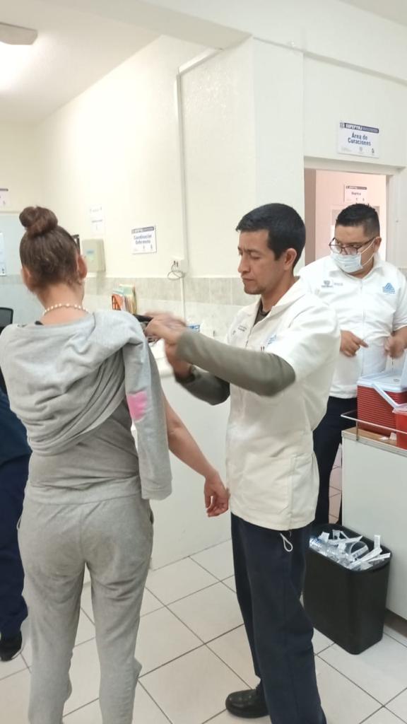 Aplican 171 vacunas contra la influenza en Cereso Femenil de Aquiles Serdán