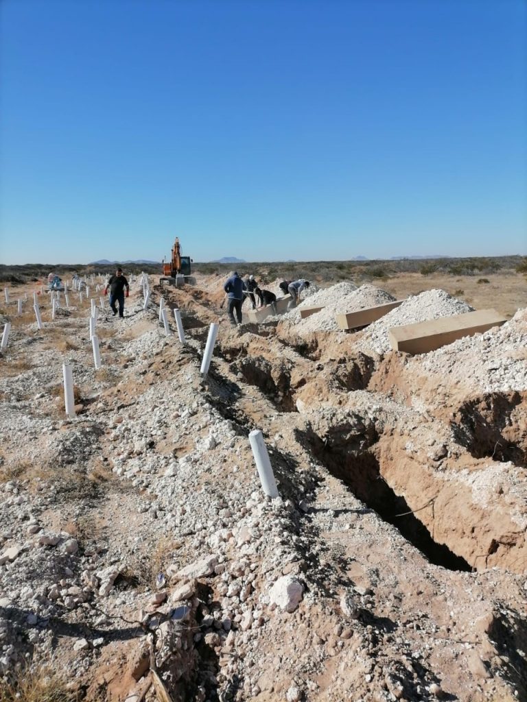 Realiza FGE inhumación de 89 cuerpos no identificados en panteón San Rafael de Ciudad Juárez