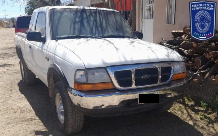 Asegura AEI en Santa Bárbara pick up robada en Chihuahua