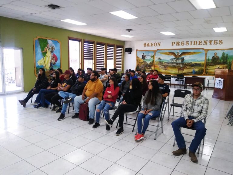 Aborda FGE Occidente temas de seguridad escolar y prevención de la violencia con estudiantes universitarios en Madera