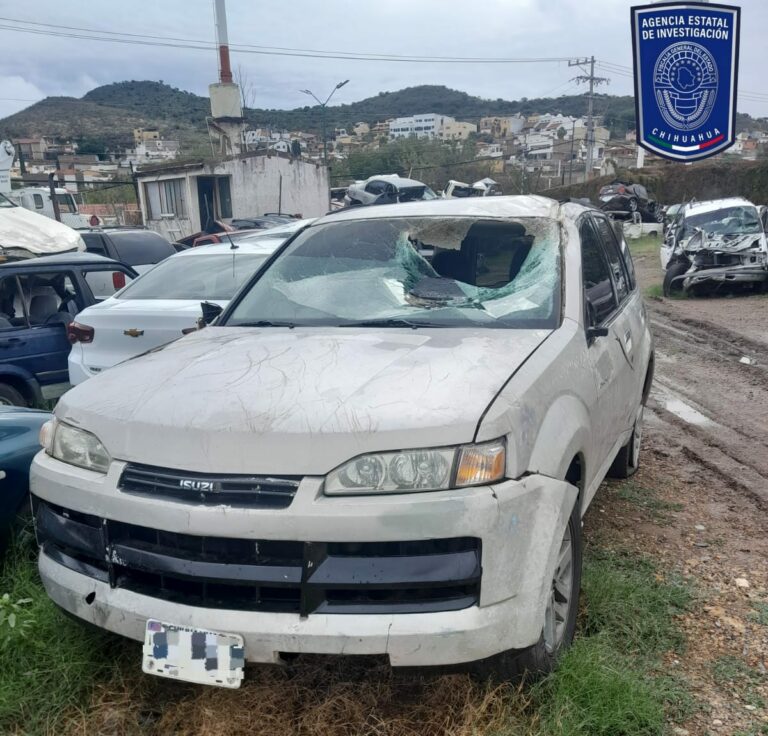 Asegura AEI dos vehículos con reporte de robo en un yonke en Parral