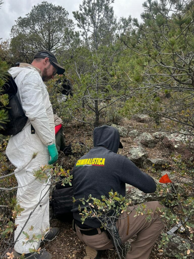 Continúan FGE y Equipo Argentino trabajos forenses en Ejido 6 de Enero en Cuauhtémoc
